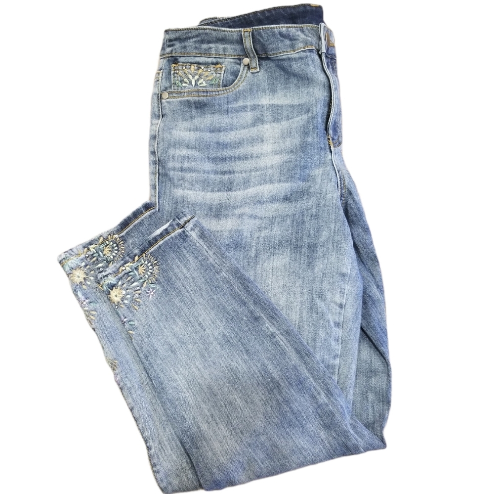 Embroidery detail ankle jean